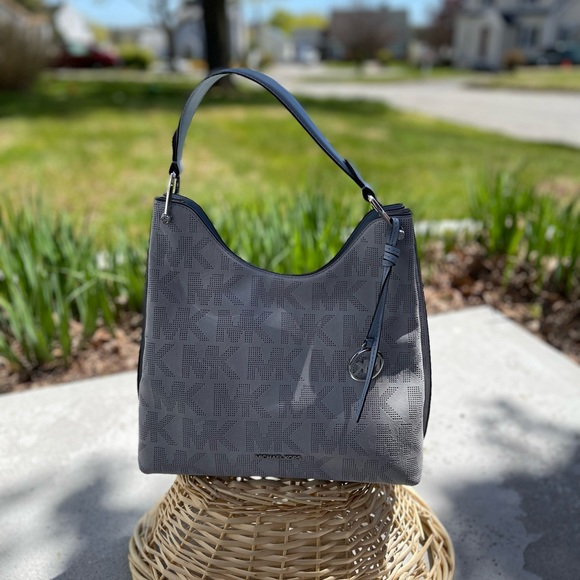 Micheal Kors Light Blue Leather&Suede Hobo bag. Pair w/matching leather shoes. - Picture 6 of 16